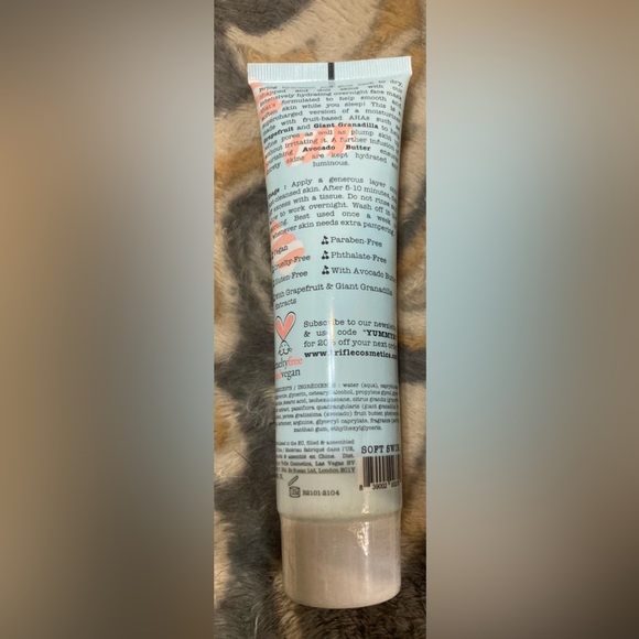 NEW Trifle cosmetics soft swirl. - Picture 2 of 2